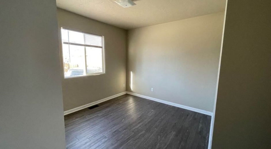 **4 Bed/2 Bath Upper Unit Apartment Available Now in Greeley!**