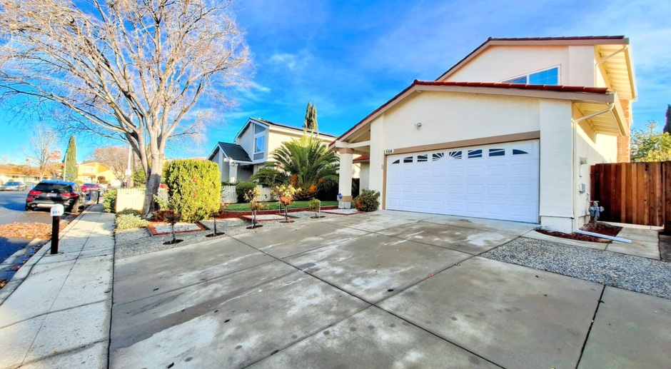Spacious 4bd House With Attached Garage & Beautiful Yards