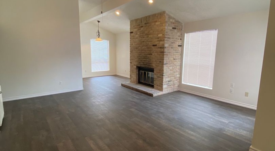 UT PRE-LEASE: 3 bed/2 bath Condo w/ Fireplace, Cathedral Ceilings in bedrooms