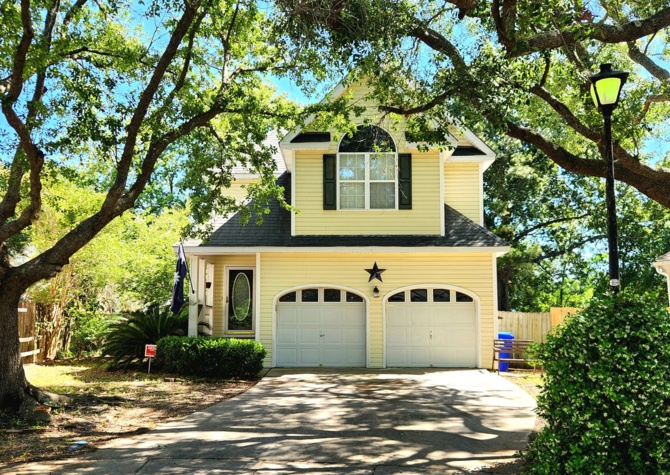 Houses Near Furnished Mid-Term Rental 1-3 months.  ---Available starting in August of 2024--- LOCATION, LOCATION!!  Situated in a beautiful area of James Island 15 minutes to Folly Beach, 10 mintutes to Downtown Charleston