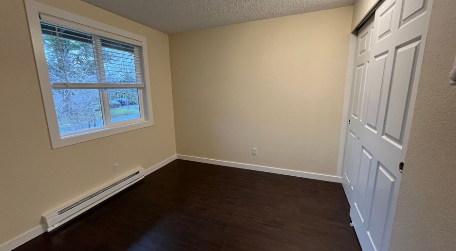 Newly Renovated 2 bed, 1 bath Apartment - Rent Special!