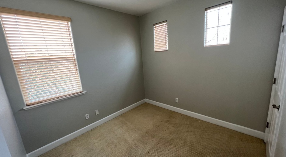 North MERCED: $2100 4 bedroom (4th is a bonus room, no closet) and 3 full bathrooms! 2 story home with yard care included *