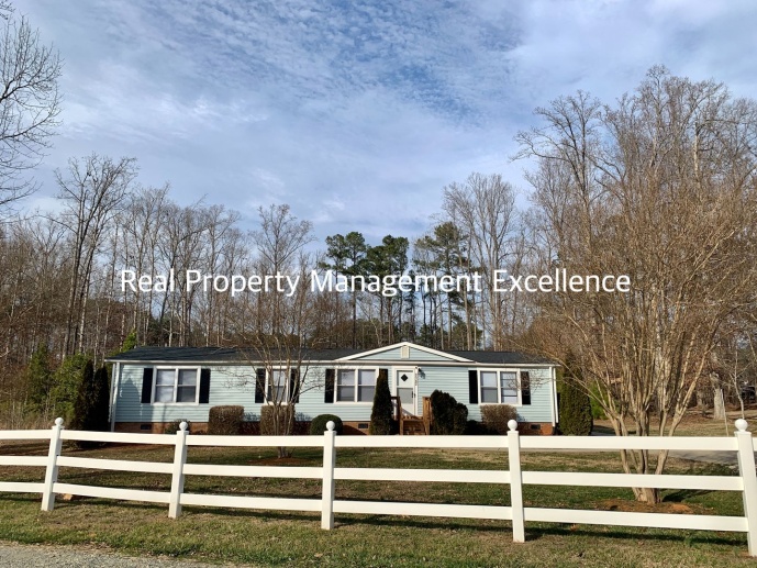 Spacious renovated 3 Bed/2 Bath home in Raleigh, for your perfect Start!