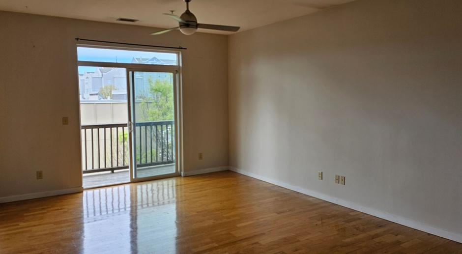 SPECIAL $800 OFF May Rent!  Desirable Downtown Chattanooga 2 bedroom near UTC & Erlanger Hospital!