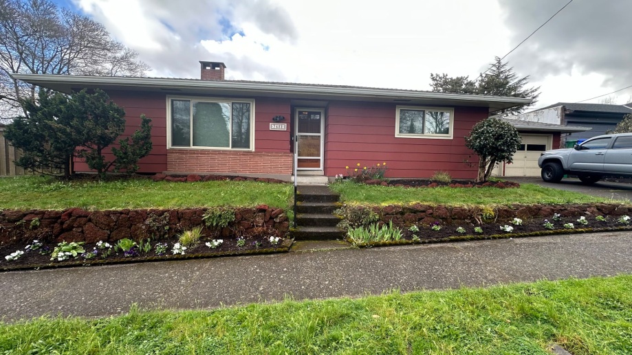 Beautiful 2 bedroom SFH overlooking Rose City Golf Course! See video - Pets OK