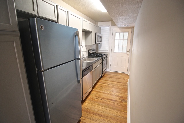 Fully Renovated 2-Bed | 6020 Rockhill