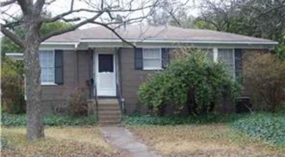 UT PRE-LEASE: Charming 4 bed / 2 bath Home, Very Short Walk to UT!