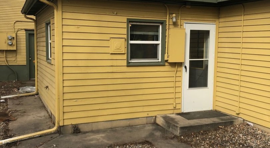 STUDENTS WELCOME! One-Bedroom Bungalow 1 Block from CSU!