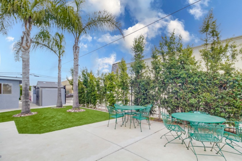 **OPEN HOUSE: 5/4 12-2PM** 2 BR Townhome in Imperial Beach with 2 Parking Spaces and Patio!