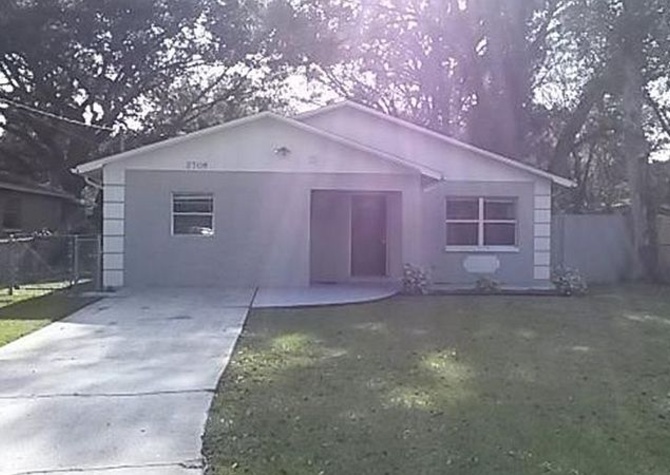 Houses Near Wonderful 4 bed / 2 bath with a open kitchen/living room.