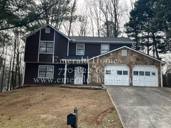 Spacious 4 bedroom house in Lilburn Now Ready!