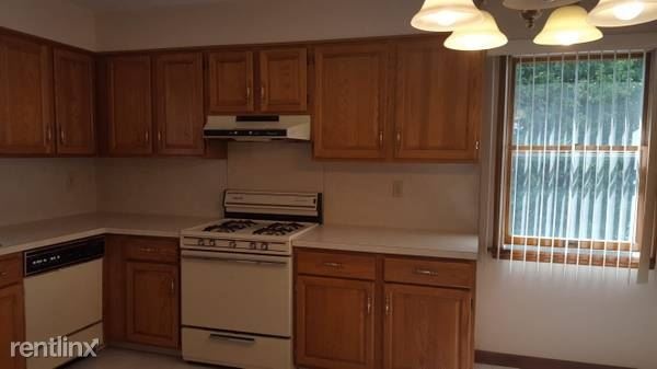 Gorgeous 2 Bed 2 Bath Apartment 2nd Floor of 2-Family Home - Silver Lake/West Harrison