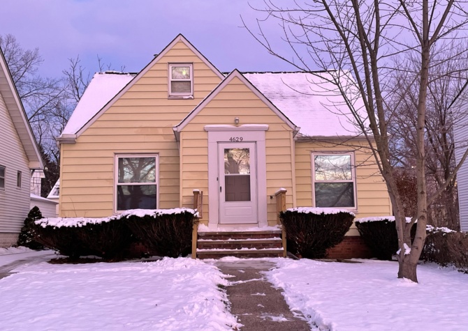 Houses Near Beautiful & Adorable home in Garfield Heights