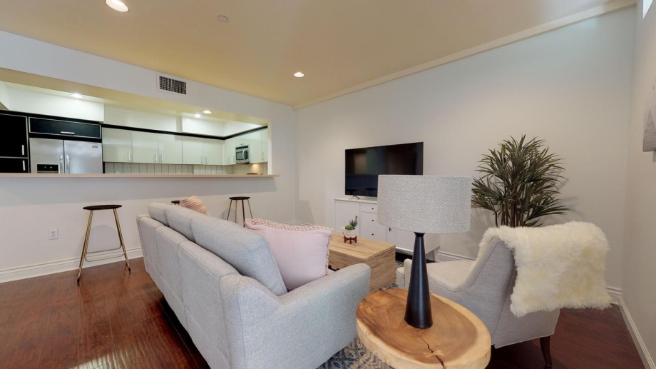 Private Room in Modern West LA Apartment by the 405
