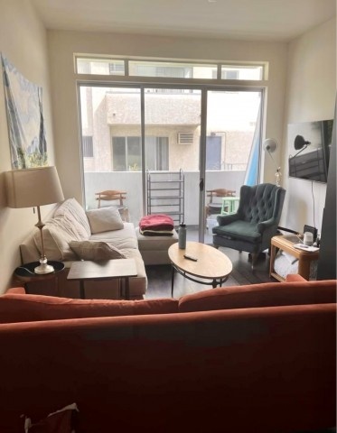Private bedroom and double bedroom available in luxury apartment w/ in unit laundry and balcony -- *rent flexible, need subletter ASAP*