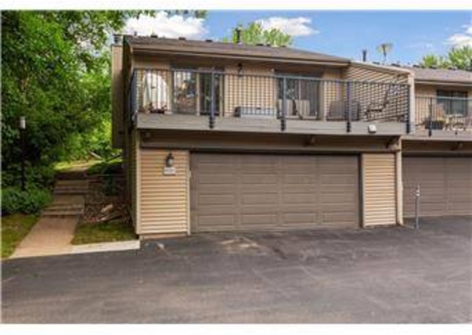 Houses Near Very Nice 3 BR Townhome in Arden Hills