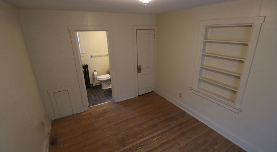 Two bedroom apartment near engineering and science buildings, 4 blocks from campus