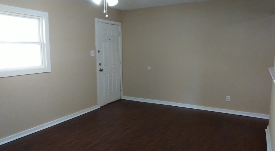 **APPLICATION RECEIVED** Available Now! 2 Bedroom / 1 Bath Duplex! 