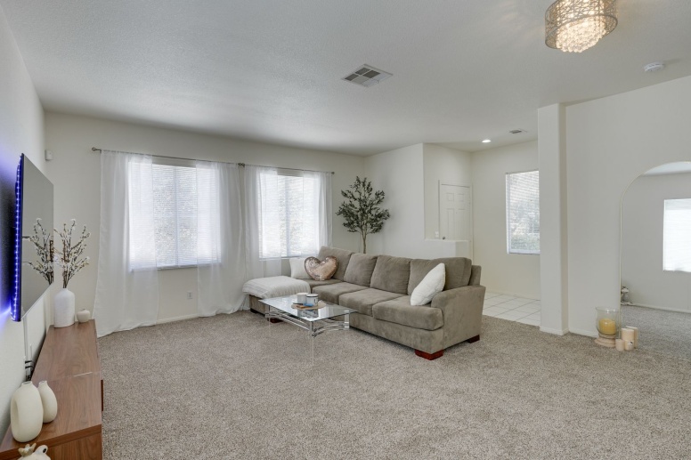 FURNISHED HOME IN PECCOLE RANCH! 