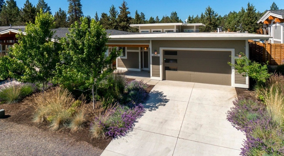 Sunny Frank Lloyd Wright Inspired Home in NW Bend! 2233 NW Deschutes